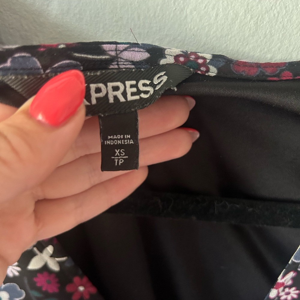 Express Floral Dress - Picture 3 of 7